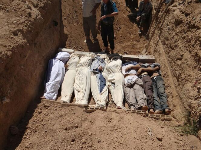 Enterrement de victimes de l'attaque chimique par le régime syrien, le 21 août, dans la banlieue de Damas.