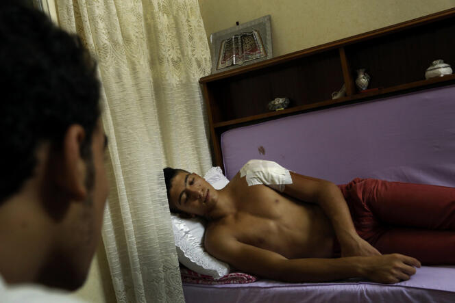 Karim, 18 ans, a été blessé par balles lors d'un combat avec des pro-Morsi, le vendredi le 16 août. 