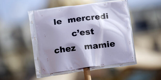 Au cours d'un manifestation contre la réforme des rythmes scolaires, à Paris, le 25 mars dernier. 