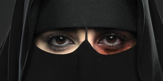 Première campagne de prévention contre les violences faites aux femmes saoudiennes.