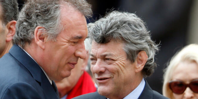 François Bayrou et Jean-Louis Borloo, à l'hommage rendu à l'ancien premier ministre Pierre Mauroy, le 11 juin. 