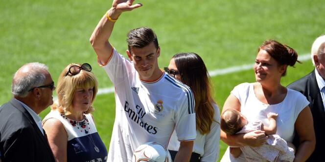 Le Gallois Gareth Bale détient le nouveau record de transfert avec 100 millions d'euros déboursés par le Real Madrid.