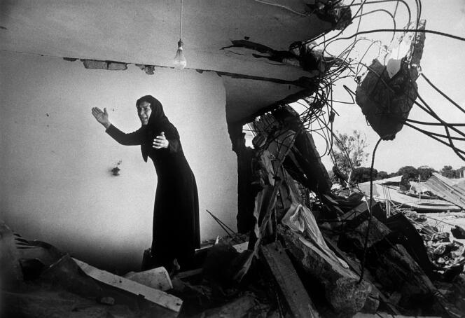 Le camp palestinien de Sabra après le massacre perpétré par les milices chrétiennes. Beyrouth, Liban, 1982.