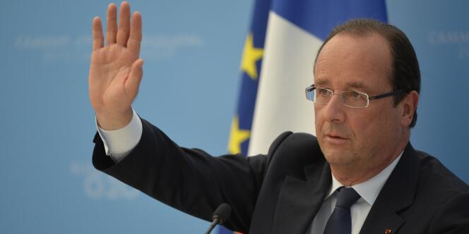 François Hollande a affirmé qu'une intervention attendrait la publication du document, dont il a pourtant minimisé la portée : il ne pourra qu'évoquer une utilisation d'armes chimiques, et pas l'identité de ceux qui les ont utilisées.