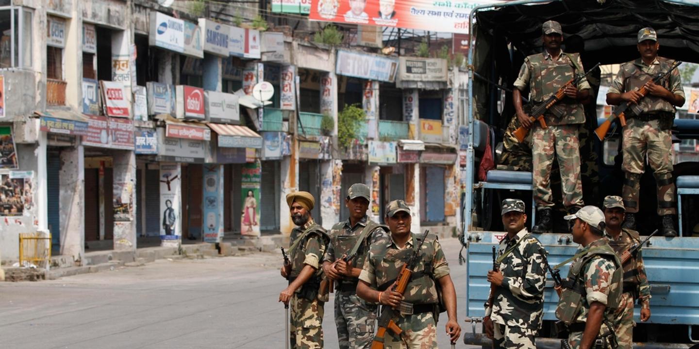 Crime Stories Enquêtes Sensibles En Inde Inde : l'armée se déploie dans des villages du Nord, théâtre de heurts