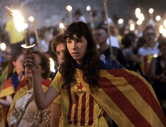 Les indépendantistes de Catalogne ont organisé le 11 septembre une chaîne humaine de 400 kilomètres à travers cette région du nord-est de l'Espagne.