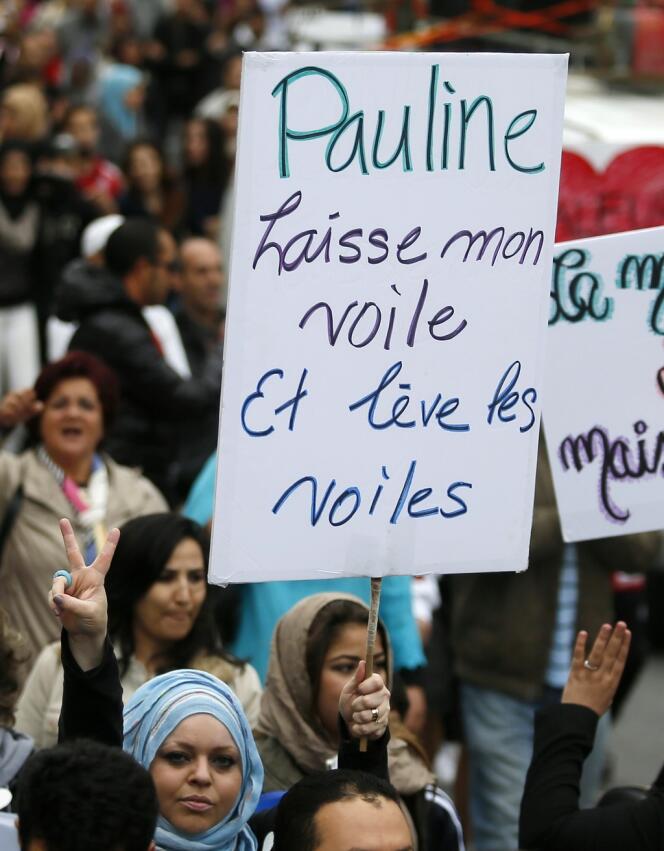 Manifestation, le 14 septembre à Montréal, contre le projet de loi défendu par Pauline Marois, premier ministre du Québec.