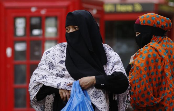 Deux femmes portant le niqab, à Londres, le 16 septembre.