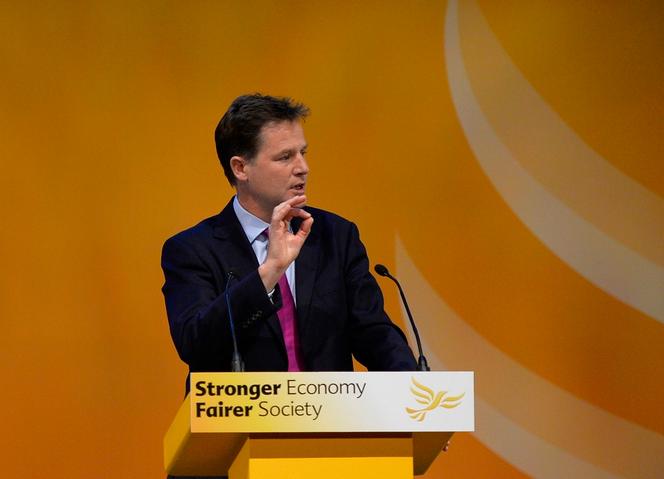 Impopulaires, les libérauxdémocrates restent au centre du jeu