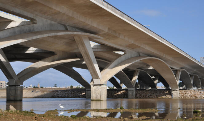 Le pont Hassan II relie Rabat à Salé.