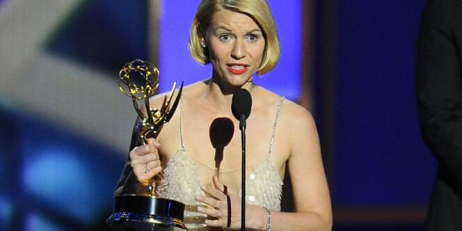 Claire Danes accepte l'Emmy de la meilleure actrice dans une série dramatique lors de la 65e cérémonie des Emmys, le 22 septembre 2013 à Los Angeles