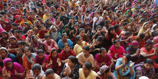 Rassemblement à Dacca, la capitale du Bangladesh, le 21 septembre, d’ouvrières du textile.