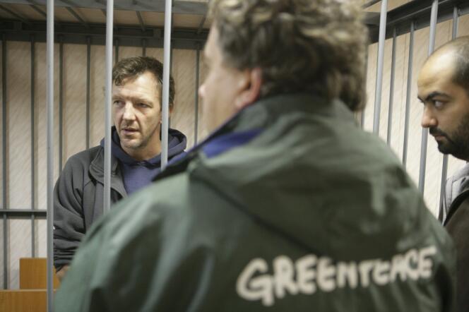 Phillip Ball, un activiste de Greenpeace, comparaît devant un tribunal russe, à Mourmansk, le 26 septembre.