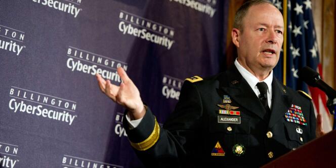 Le directeur de la NSA, le général Keith Alexander, lors du sommet sur la cybersécurité de Washington, le 25 septembre.