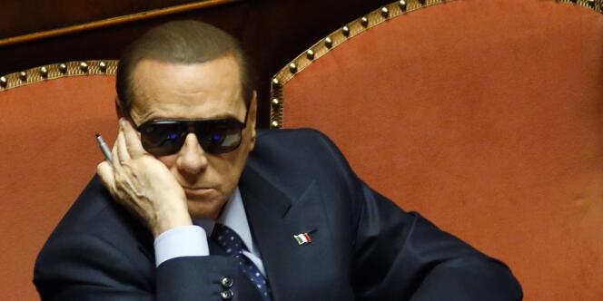 Obéissant à la consigne de Silvio Berlusconi, les cinq ministres du Peuple de la liberté (PDL) ont démissionné samedi soir du gouvernement Letta. 