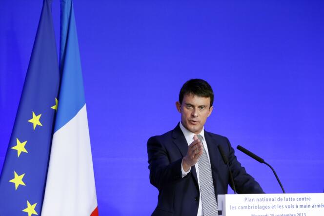 Manuel Valls, ministre de l'intérieur, lors d'une conférence de presse, le 25 septembre, à Paris.