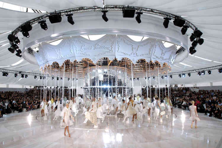 Models present creations by U.S. designer Marc Jacobs, as part of his Spring/Summer 2012 women's ready-to-wear fashion collection for French fashion house Louis Vuitton, during Paris Fashion Week October 5, 2011. REUTERS/Benoit Tessier (FRANCE - Tags: FASHION) - RTR2S8J2