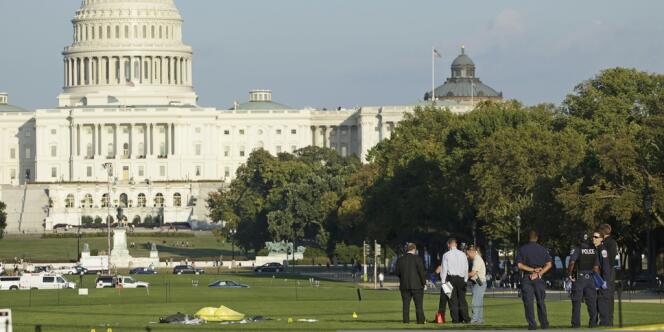 Un homme a tenté de s'immoler par le feu devant le Capitole, à Washington, le 4 octobre. Des passants sont parvenus à éteindre le feu.