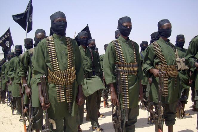 Des combattants chabab, dans la région de Mogadiscio, en février 2011.