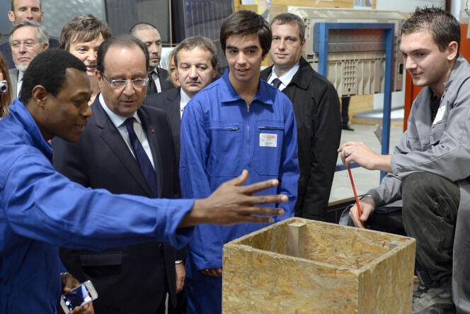 François Hollande, en déplacement à Roanne (Loire) sur le thème de la formation professionnelle, en octobre 2013.
