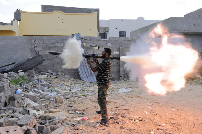 Un rebelle libyen durant la bataille pour la prise de Syrte, le 18 octobre 2011. 