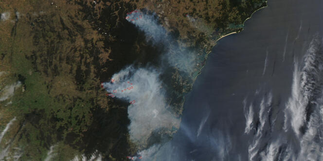 La fumée des incendies obscurcissaient le ciel de la région de Sydney, mardi 22 octobre.