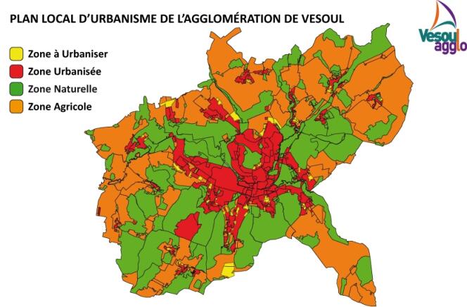 Sur cette seconde carte, on voit comment les zones à urbaniser (jaunes) ont été réduites au profit des zones naturelles (vertes) qui ont repris du terrain malgré la densification du tissu urbain (rouges).