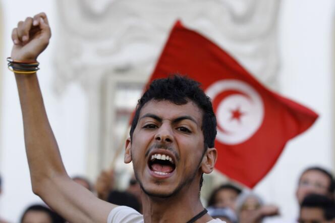 Manifestation à Tunis, le 23 octobre, pour réclamer la démission des islamistes du gouvernement.
