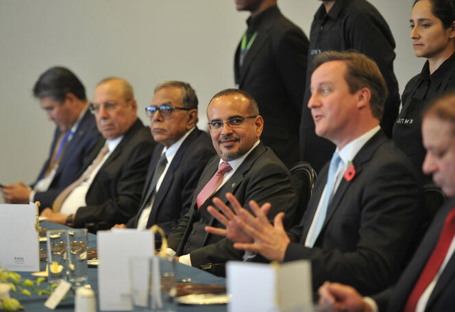 A droite, le premier ministre britannique, David Cameron, entouré de dirigeants des pays du Golfe,
à l’ouverture du Forum économique islamique mondial, à Londres, mardi 29 octobre.