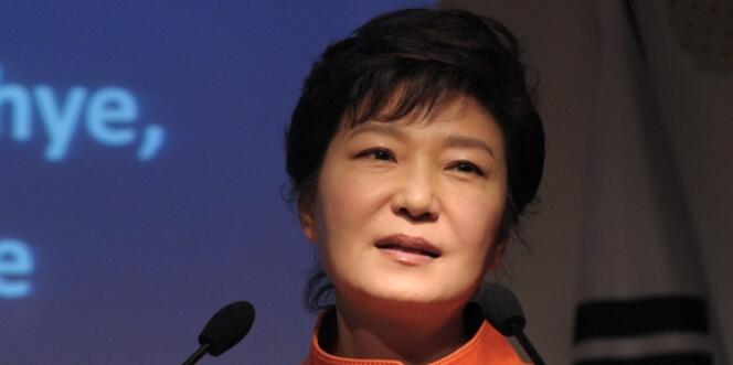 La présidente sud-coréenne Park Geun-hye s'est exprimée, lundi 4 novembre, dans un français parfait devant quelque 300 chefs d'entreprise réunis au siège du Medef, à Paris.