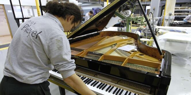 Le 12 novembre a été faite l'annonce officielle de la fermeture des ateliers Pleyel, à Saint-Denis, en Seine-Saint-Denis (employé de la manufacture de pianos Pleyel à Saint-Denis en décembre 2010).