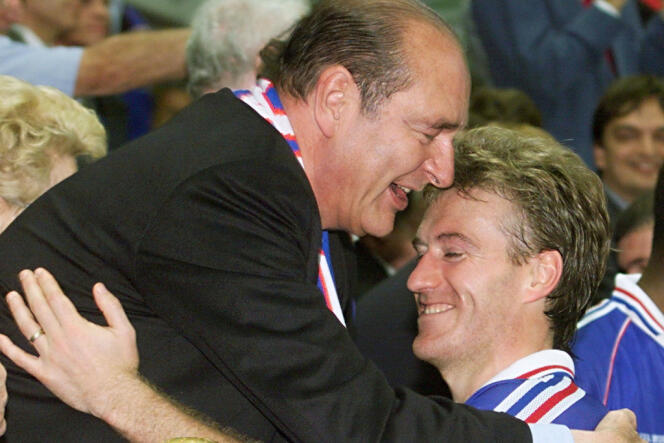 DD dans les bras de Chirac au Stade de France un soir de juillet 1998. 