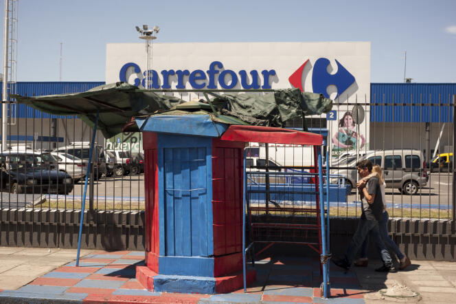 Le Carrefour, à la place de l'ancien stade de foot.