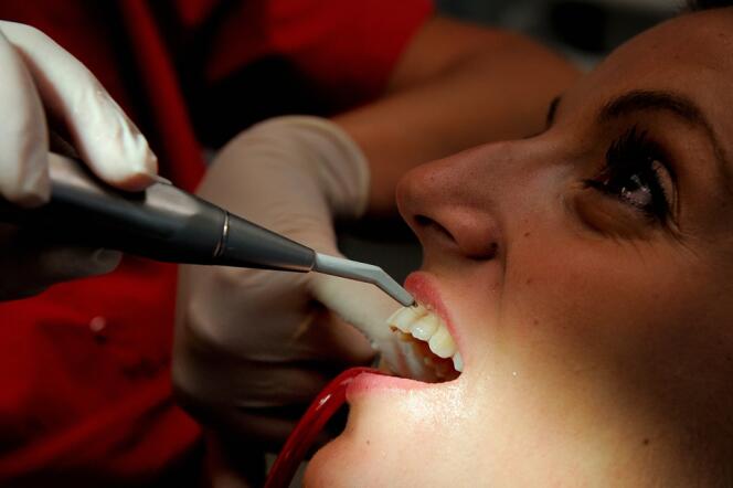 Une étude publiée lundi 25 novembre dénonce les dérives des tarifs dentaires.