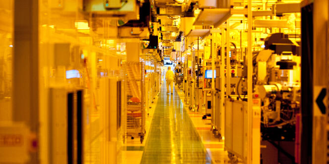 Le fabricant américain de semiconducteurs Intel a annoncé, mardi 8 avril, l'arrêt de ses activités d'assemblage et de tests au Costa Rica, entraînant la suppression de 1 500 emplois sur 2 700. 