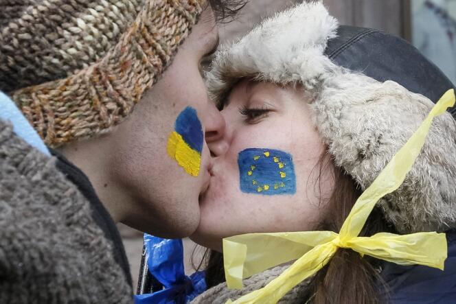 Lors d'une manifestation, place de l'Indépendance à Kiev, pour un rapprochement de l'Ukraine avec l'Union européenne, le 29 novembre 2013.