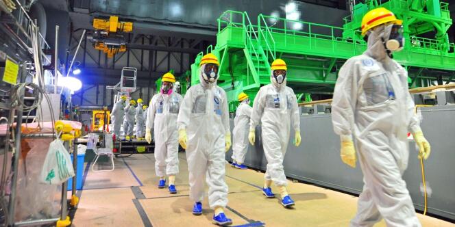 Visite d'inspecteurs de l'AIEA à la centrale de Fukushima, le 27 novembre 2013.