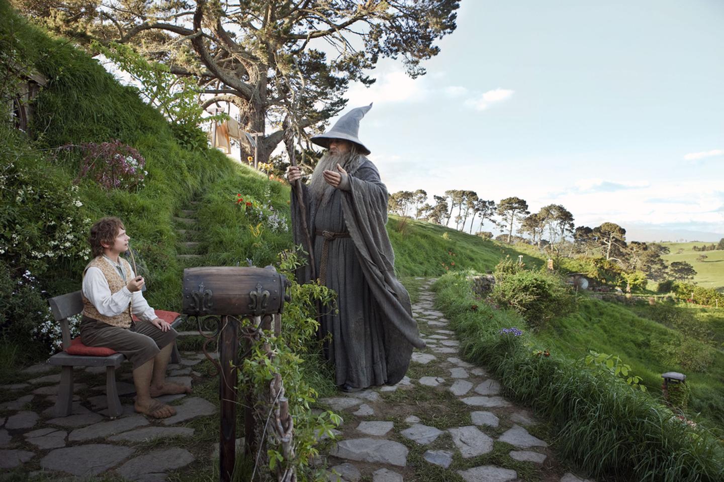 ill_3527034_b10a_lehobbitunvoyageinatten