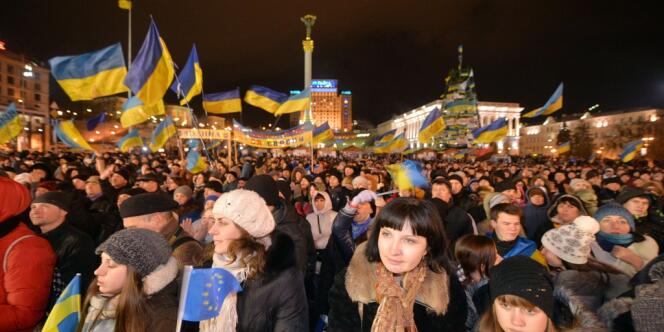 La foule des protestataires rassemblés sur la place de l'Indépendance, le 1er décembre à Kiev.