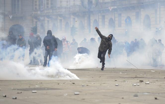 C'est à Turin que les manifestants se sont montrés les plus virulents, conduisant à la paralysie de la ville. 