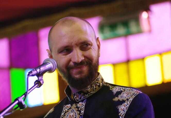 Le chanteur du groupe ukrainien, DakhaBrakha, Marko Halanevych en concert au Haldern Pop Festival 2013 en août 2013.