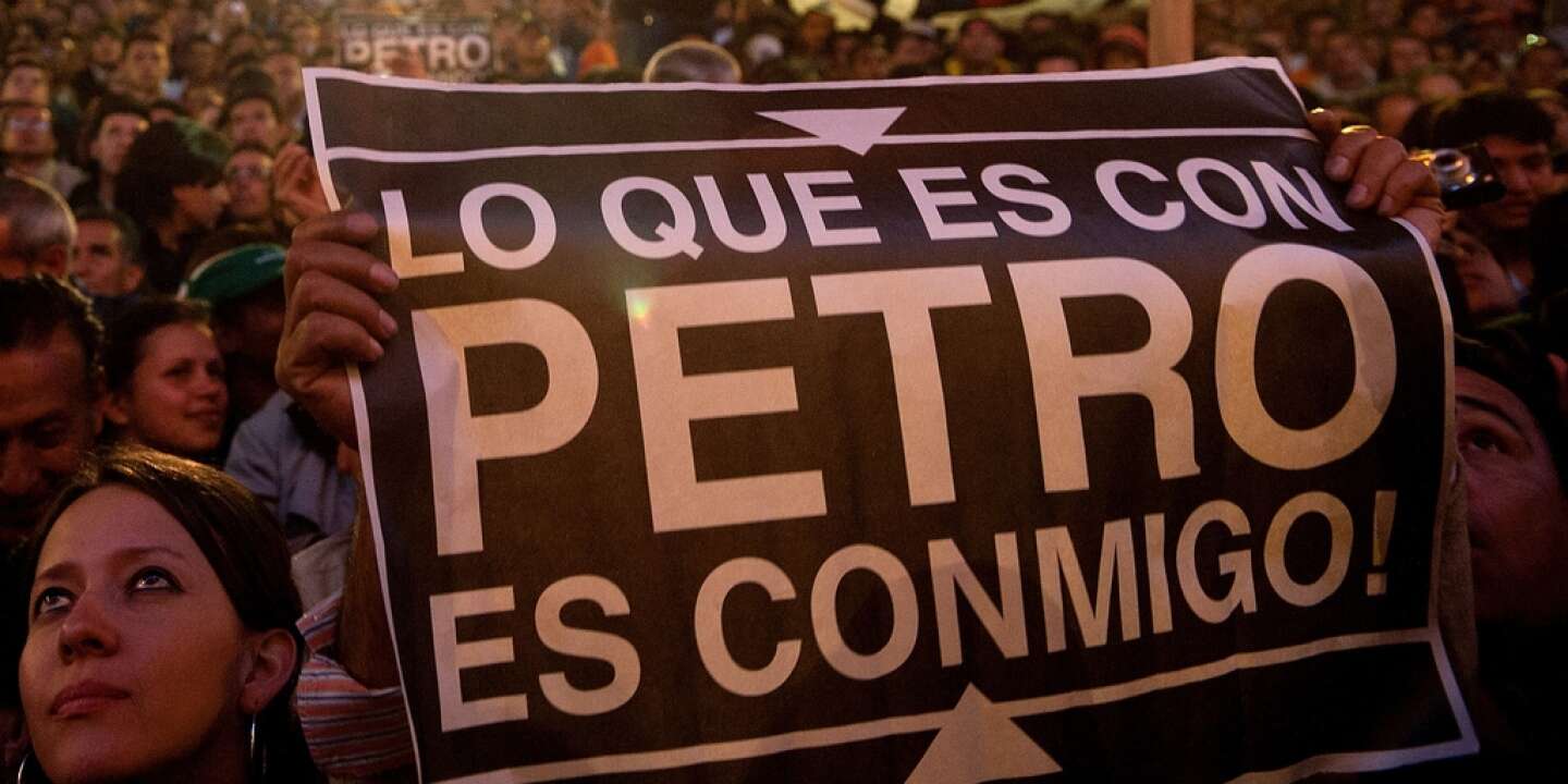 En Colombie, le limogeage du maire de Bogota, Gustavo Petro, suscite un  tollé