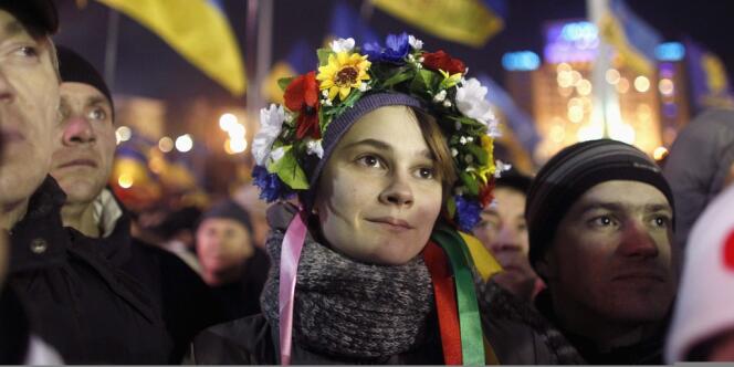 Les manifestants demandent la démission du ministre de l'intérieur et du premier ministre, principaux alliés du président Ianoukovitch.