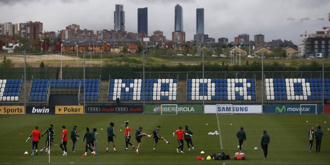 En 2011, la mairie de Madrid a accepté d'indemniser le club à hauteur de 22,7 millions d'euros pour récupérer des terrains qu'elle lui avait cédés en 1998 pour 420 000 euros.