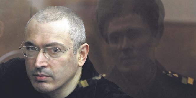 En graciant Mikhaïl Khodorkovski, Vladimir Poutine veut désamorcer la ...