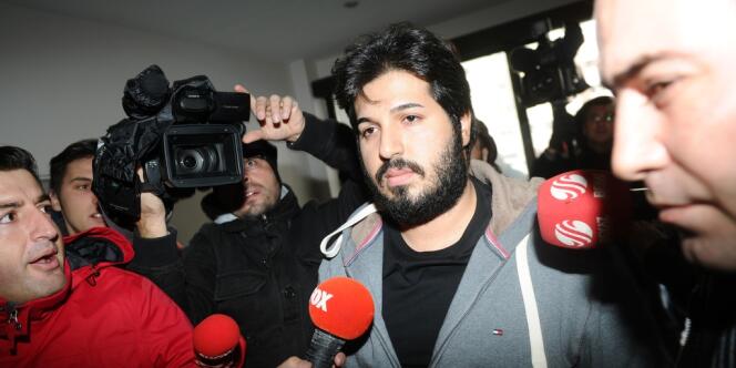 Reza Zarrab dans un commissariat stambouliote, le 17 décembre. 