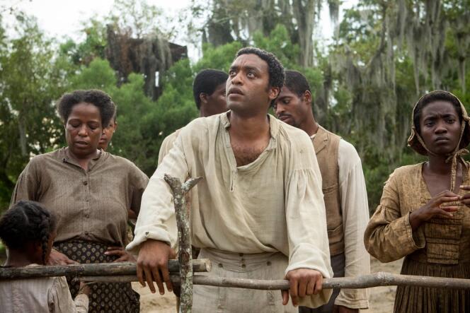 Chiwetel Ejiofor (au centre) dans le film anglo-américain de Steve McQueen, 
