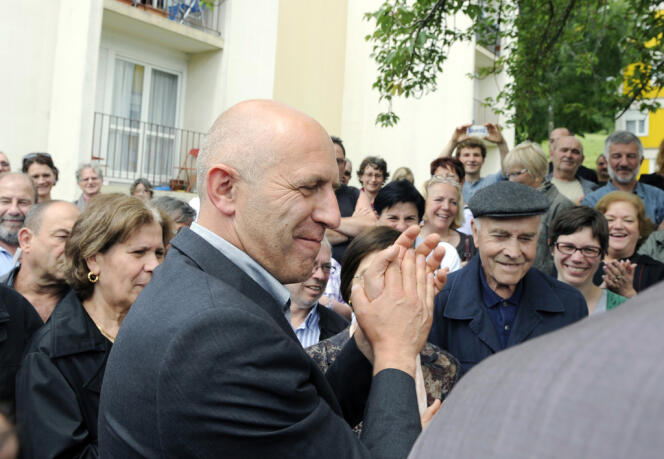 Dominique Potier (PS) en campagne pour les législatives à Neuves-Maisons (Meurthe-et-Moselle), le 15 juin 2012.