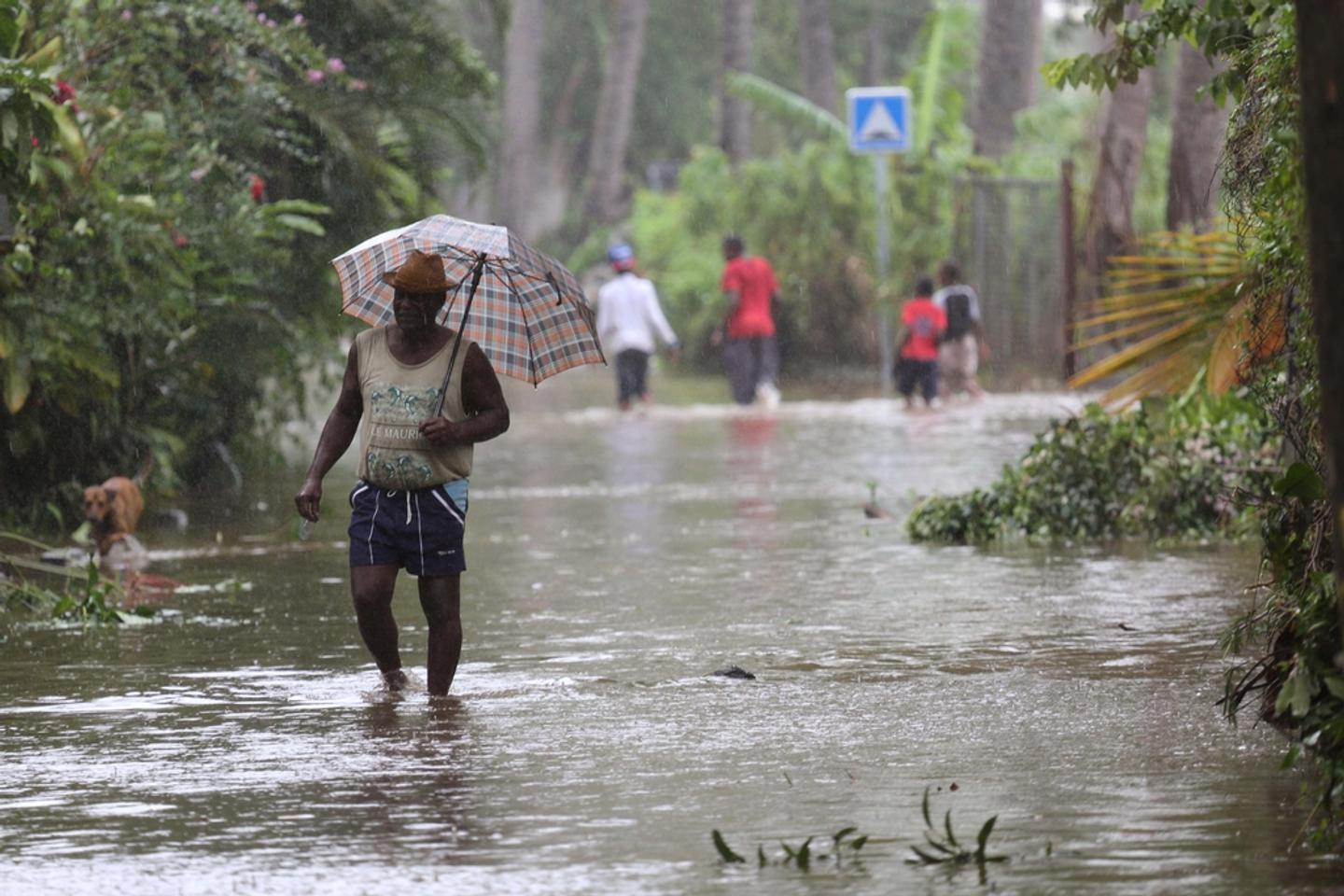 Cyclone à La Réunion : « On fera aussi bien que pour la Bretagne