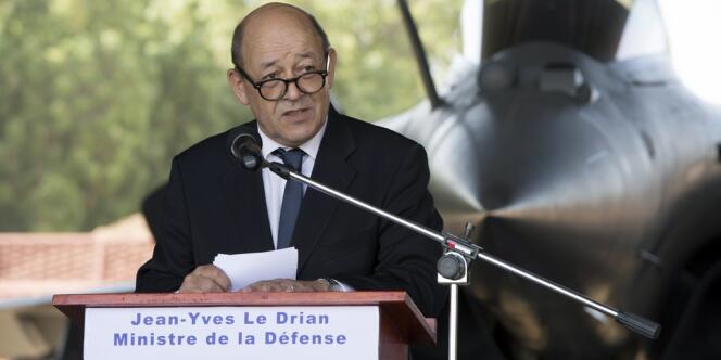 Jean-Yves Le Drian, ministre de la défense, le 3 janvier au Tchad.